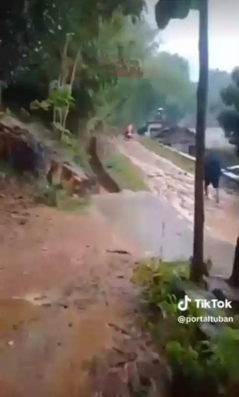 Pemerintah Tutup Mata, Rakyat Grabagan Tertimbun Lumpur Ketidakadilan