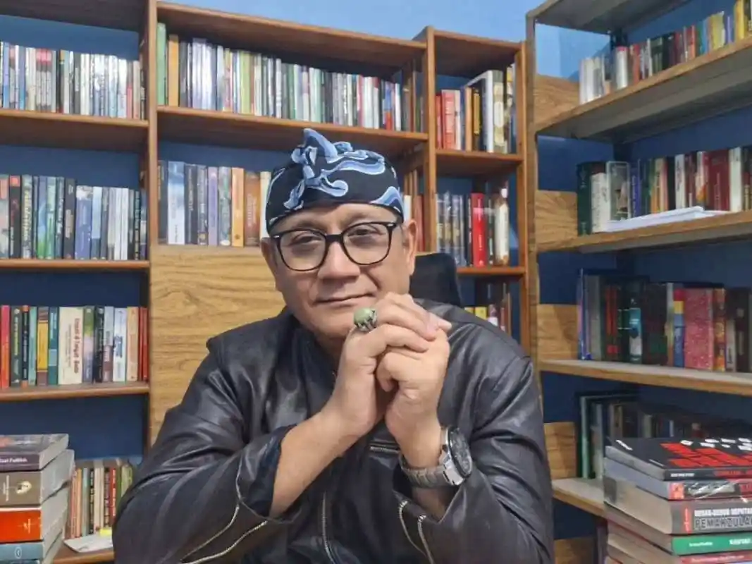 Prabowo di Persimpangan: Presiden Mandiri atau Bayangan Jokowi?