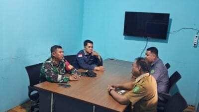 Babinsa Pela Lakukan Komsos dengan Aparatur Desa, Perkuat Sinergi untuk Pembangunan Wilayah