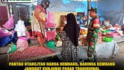 Pantau Stabilitas Harga Sembako, Babinsa Kembang Janggut Kunjungi Pasar Tradisional