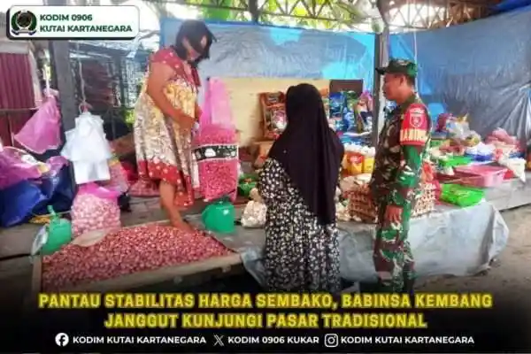 Pantau Stabilitas Harga Sembako, Babinsa Kembang Janggut Kunjungi Pasar Tradisional