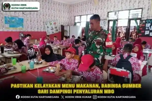 Pastikan Kelayakan Menu Makanan, Babinsa Sumber Sari Dampingi Penyaluran MBG