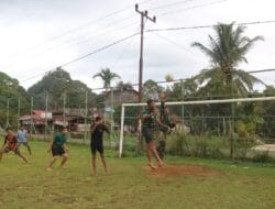 Anggota Satgas TMMD Isi Waktu Luang dengan Olahraga Bersama Anak-Anak