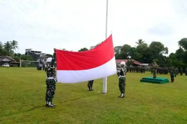 Perkokoh Kemanunggalan TNI dan Rakyat, Dansatgas TMMD Pimpin Upacara 17-an