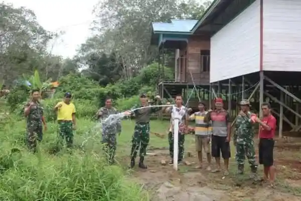 Dansatgas TMMD Wiltas Ke-127 Tinjau Lokasi TMAB dan MCK di Kampung Tering Lama