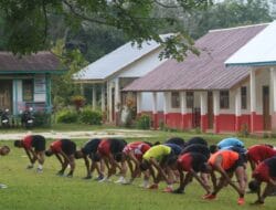 Meski Berpuasa, Anggota Satgas TMMD Wiltas Ke-127 Tetap Semangat Laksanakan Senam Pagi