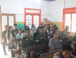 Anggota Satgas TMMD Ke-127 Laksanakan Ibadah Minggu Bersama Umat di Linggang Amer