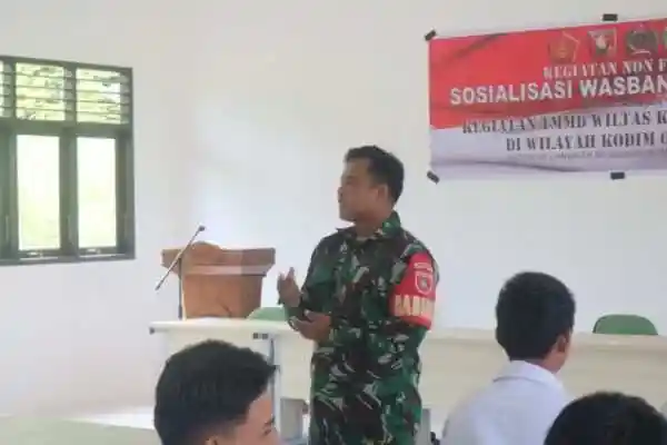 Tanamkan Semangat Cinta Tanah Air, Satgas TMMD Gelar Sosialisasi Wasbang dan Bela Negara di SMK Negeri 1 Linggang Bigung