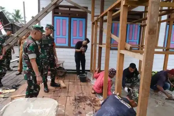 Tim Wasev Tinjau Pengerjaan TMAB dan MCK, Kedatangan Disambut Meriah Warga Kampung Tering Lama