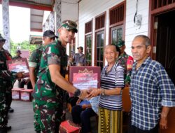 Usai Tinjau TMAB dan MCK, Tim Wasev Serahkan Paket Sembako kepada Warga Kampung Tering Lama