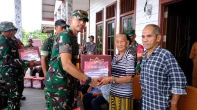 Usai Tinjau TMAB dan MCK, Tim Wasev Serahkan Paket Sembako kepada Warga Kampung Tering Lama