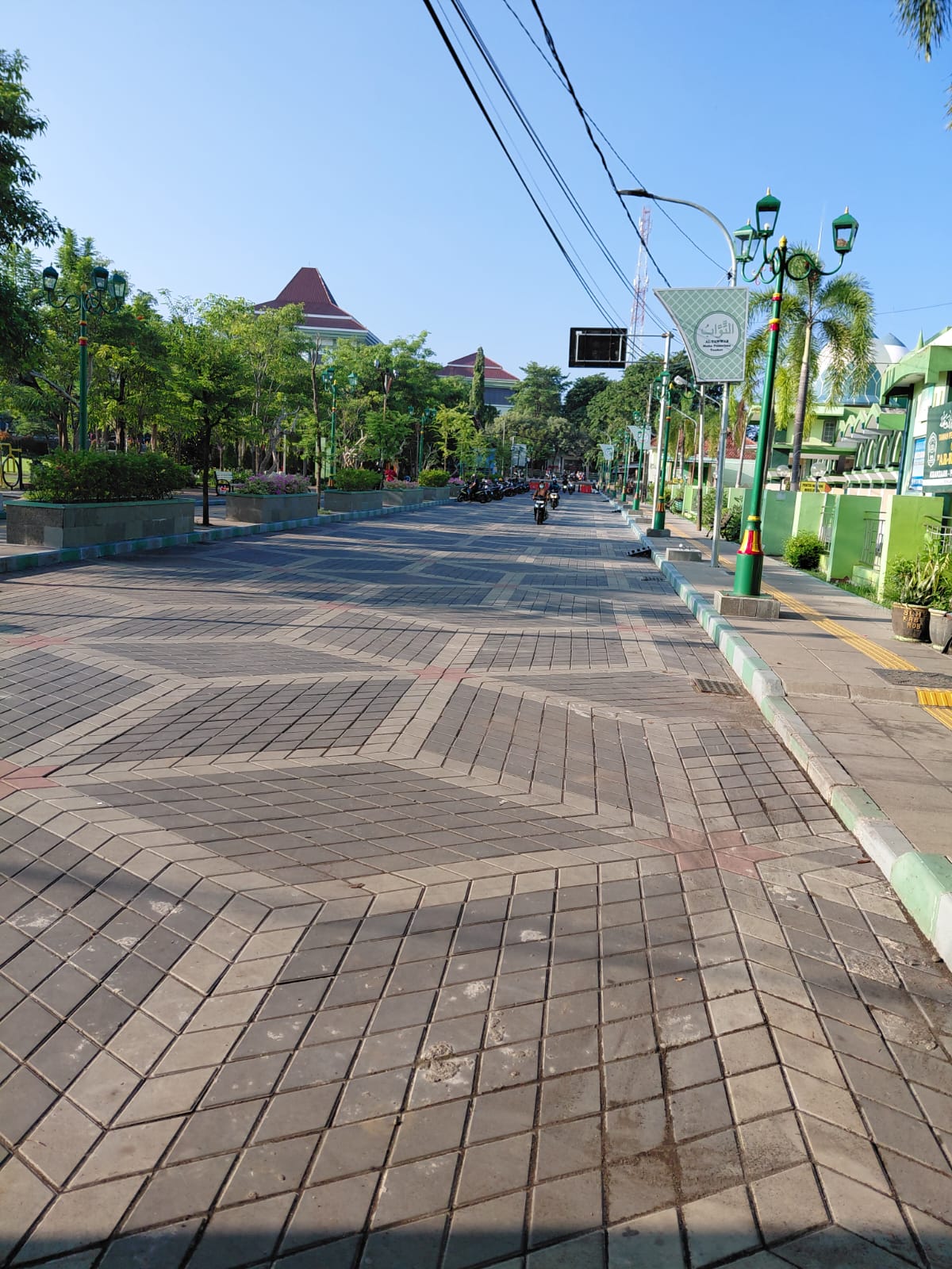 Publik Menunggu Jawaban, Kadis Perkim Masih Bungkam Soal Kondisi Alun-Alun Kraksaan