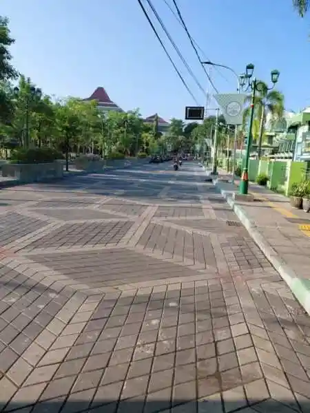 Publik Menunggu Jawaban, Kadis Perkim Masih Bungkam Soal Kondisi Alun-Alun Kraksaan