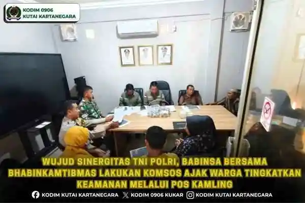 Wujud Sinergitas TNI Polri, Babinsa Bersama Bhabinkamtibmas Lakukan Komsos Ajak Warga Tingkatkan Keamanan Melalui Pos Kamling