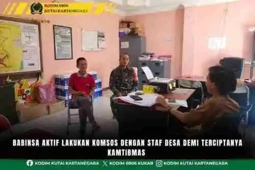 Babinsa Aktif Lakukan Komsos Dengan Staf Desa Demi Terciptanya Kamtibmas
