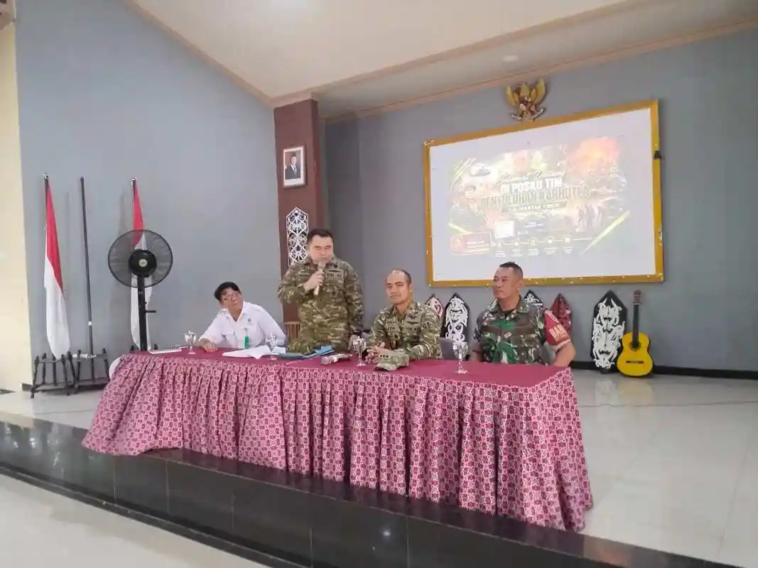 CEGAH KARHUTLA, TIM PENYULUHAN MABES TNI BERSAMA PASIS DIREG 56 SESKO TNI SOSIALISASIKAN BAHAYA KEBAKARAN KEPADA PELAJAR SMK KEHUTANAN